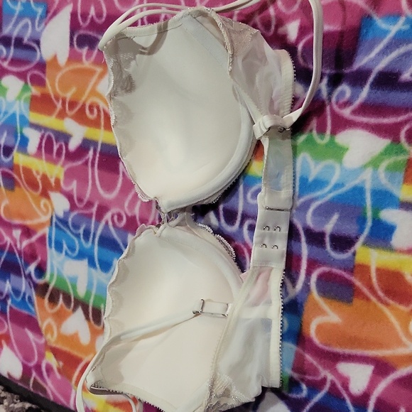 Victoria's Secret Bra - Picture 7 of 10